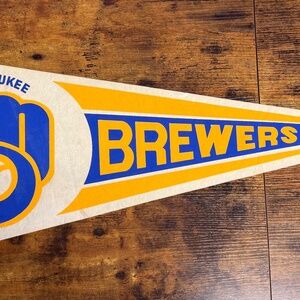 Vintage MLB Milwaukee Brewers pennant